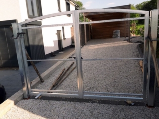 Rundbogentor symmetrisch