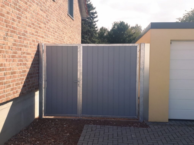 Tor: Asymmetrisch mit Kunststofffüllung (Mikupan)